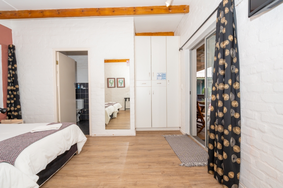 6 Bedroom Property for Sale in Middedorp Western Cape